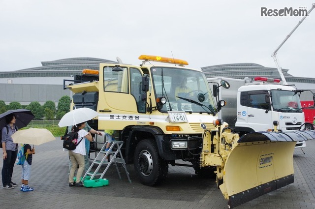 過去の開催風景（展示車両の内容は毎年異なる）