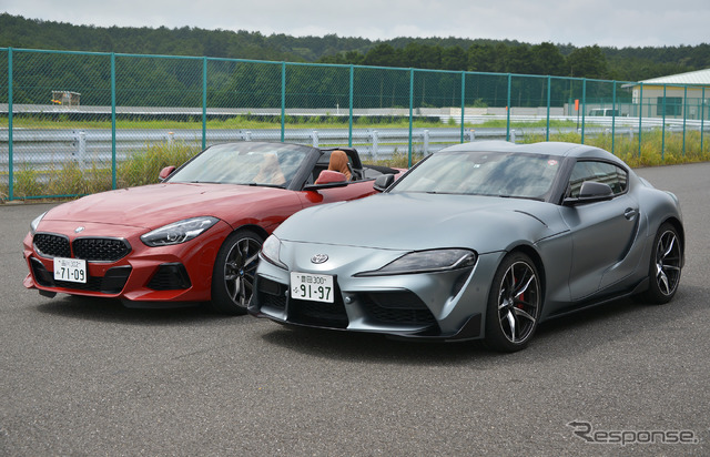 トヨタ スープラ 新型（右）とBMW Z4（左）