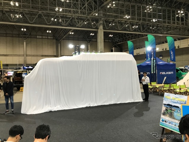 今年のトラベルカー大き目。まさかのバスコン!