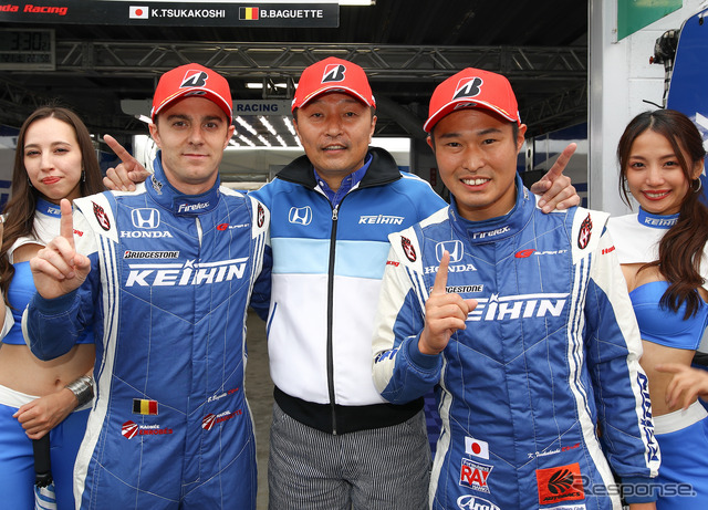 GT500クラスのポールを2戦連続で獲得したバゲット(左)と塚越(右)。