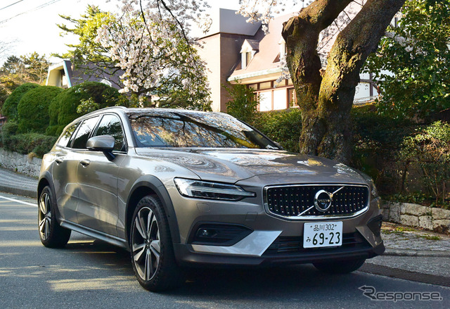 ボルボ V60クロスカントリー T5 AWD Pro