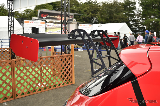 SUPER GT 第7戦ヨコハマタイヤブース