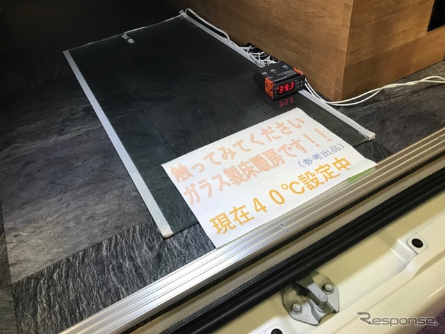 簡単な仕組みで、最大限の効果を。足下を温める仕掛け。オイルヒーターのように優しく乾燥させないで車内を温めるそうだ。こちらも間もなくリリース予定とのこと。楽しみだ(カートラジャパン2019)。