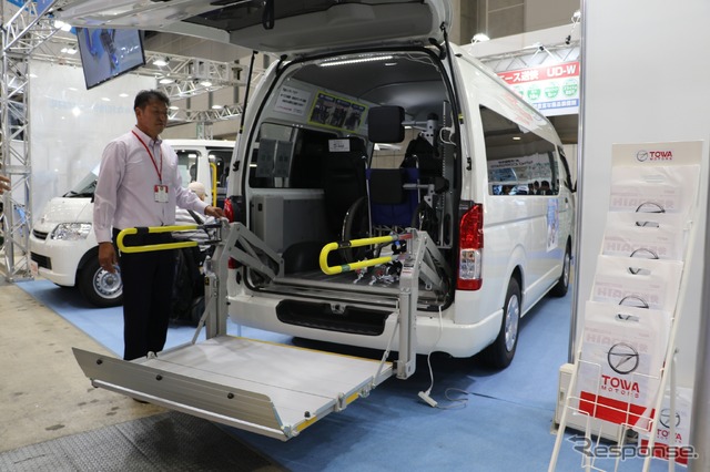 東和モータース販売、トヨタ・ハイエース送快 UD-W(福祉機器展2019)