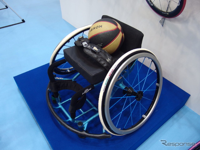 日進医療機器の車いすバスケットボール用車いす(福祉機器展2019)