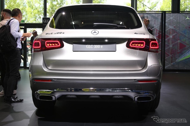 メルセデスベンツGLC改良新型の PHV「GLC 300 e 4MATIC」(フランクフルトモーターショー2019)
