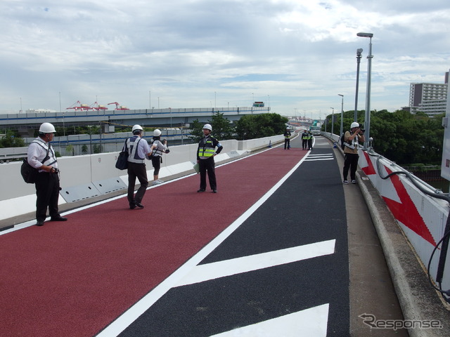 奥が湾岸線(車両進行方向後ろ向き)
