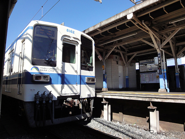 急行運転が全線に拡大する野田線。写真は春日部駅に停車する8000系。