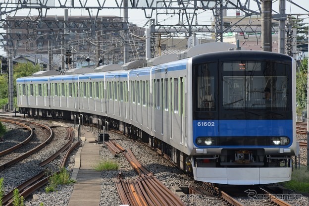 野田線を走る60000系。