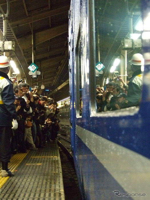 東京発大阪行---最後の寝台急行 銀河 と盛況の夜行バス