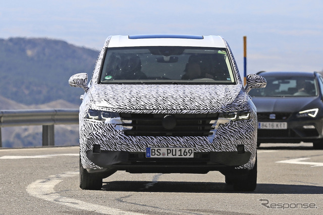 VWの新型高級ミニバン「ヴィロラン」開発車両(スクープ写真)