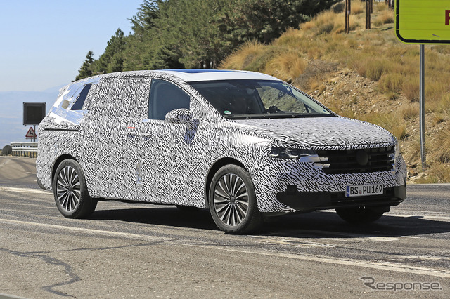 VWの新型高級ミニバン「ヴィロラン」開発車両(スクープ写真)