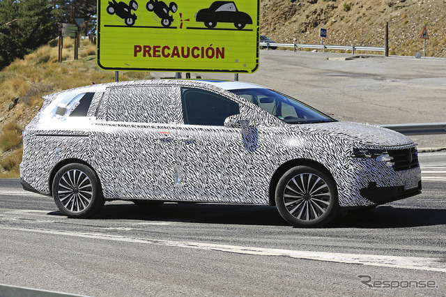 VWの新型高級ミニバン「ヴィロラン」開発車両(スクープ写真)