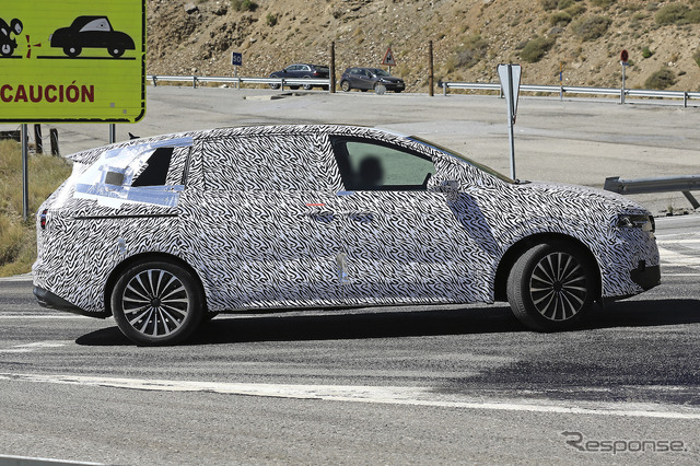 VWの新型高級ミニバン「ヴィロラン」開発車両（スクープ写真）