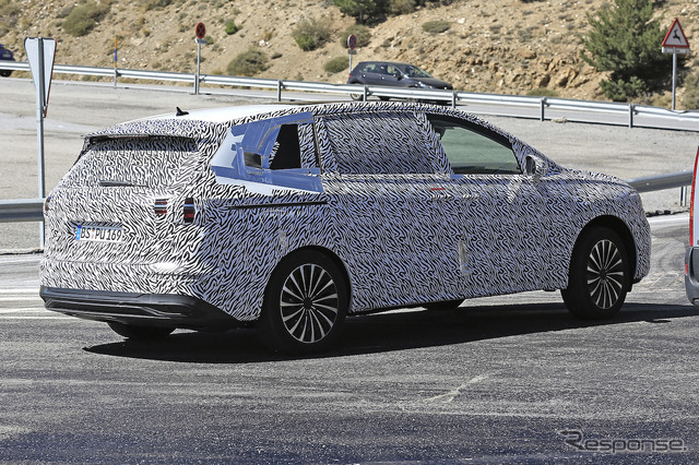 VWの新型高級ミニバン「ヴィロラン」開発車両(スクープ写真)
