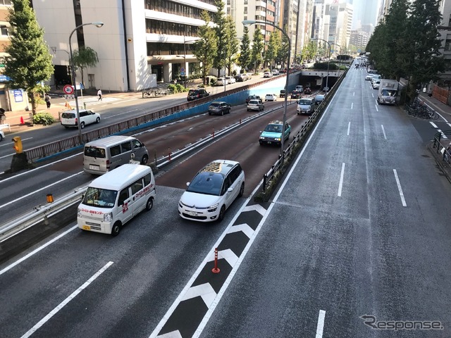 新京橋駐車場入り口（地下）