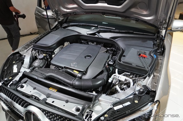 メルセデスベンツ GLC 改良新型(GLC 300 4MATIC モハーベシルバー)