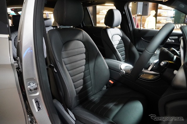 メルセデスベンツ GLC 改良新型(GLC 300 4MATIC モハーベシルバー)