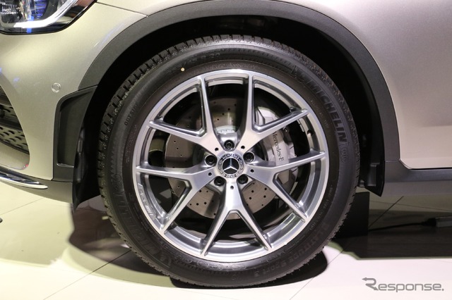 メルセデスベンツ GLC 改良新型(GLC 300 4MATIC モハーベシルバー)