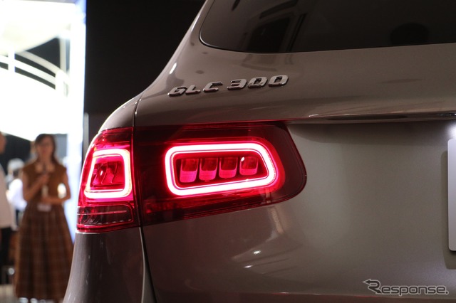 メルセデスベンツ GLC 改良新型(GLC 300 4MATIC モハーベシルバー)