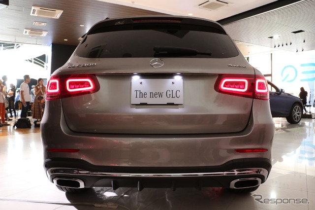 メルセデスベンツ GLC 改良新型(GLC 300 4MATIC モハーベシルバー)