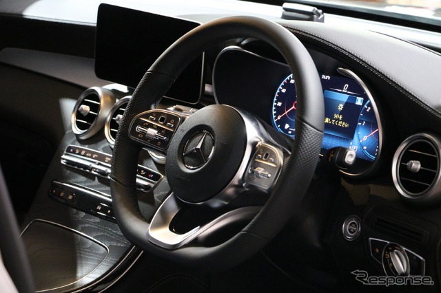 メルセデスベンツ GLC 改良新型(GLC 300 4MATIC モハーベシルバー)