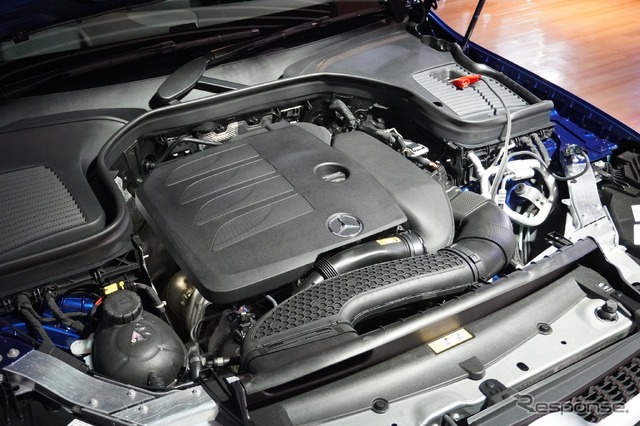 メルセデスベンツ GLCクーペ 改良新型(GLC 300 4MATIC Coupe ブリリアントブルー)