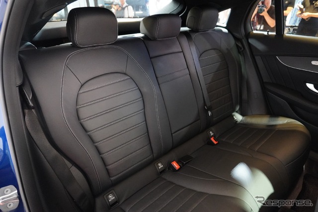 メルセデスベンツ GLCクーペ 改良新型(GLC 300 4MATIC Coupe ブリリアントブルー)