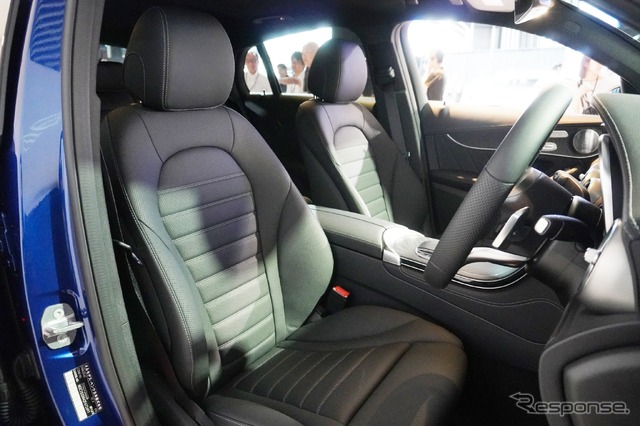 メルセデスベンツ GLCクーペ 改良新型(GLC 300 4MATIC Coupe ブリリアントブルー)