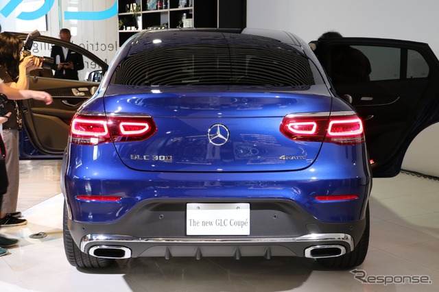 メルセデスベンツ GLCクーペ 改良新型(GLC 300 4MATIC Coupe ブリリアントブルー)