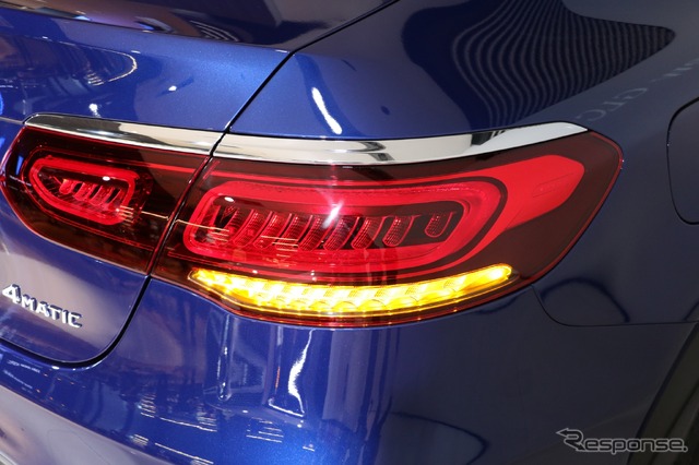 メルセデスベンツ GLCクーペ 改良新型(GLC 300 4MATIC Coupe ブリリアントブルー)