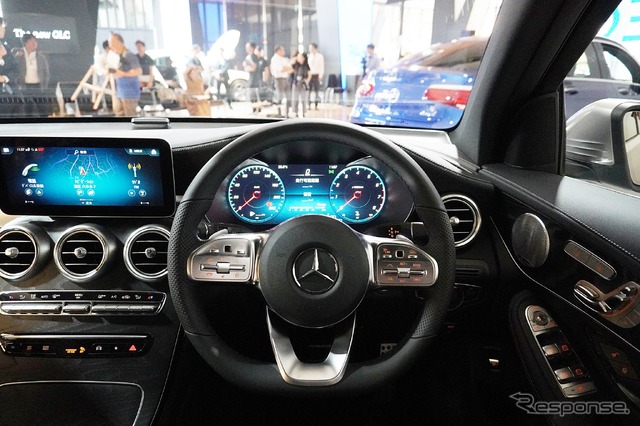 メルセデスベンツ GLCクーペ 改良新型(GLC 220d 4MATIC Coupe ダイヤモンドホワイト)