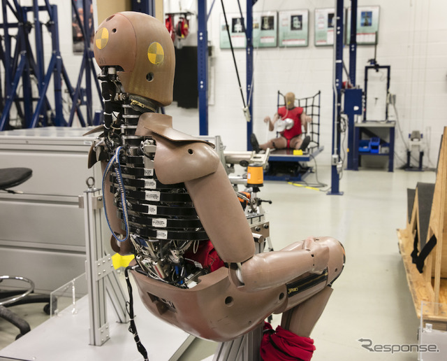衝突テストダミー(ホンダ安全研究開発センター)