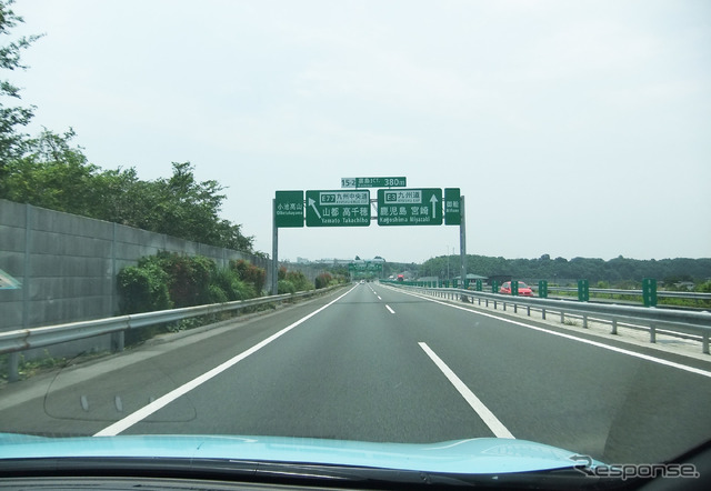 九州自動車道を鹿児島に向けて南下中。高速クルーズは得意の巻だ。電力消費率の低下を招くことを除いては。