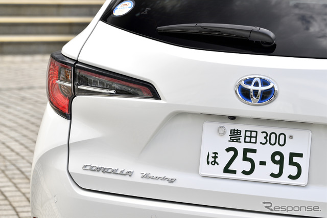 トヨタ・カローラツーリング (ワゴン)ハイブリッド