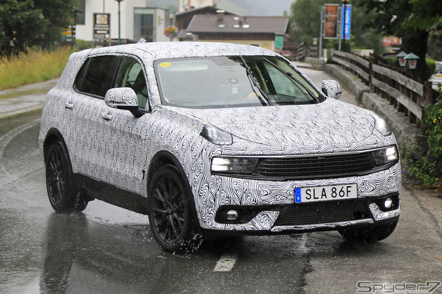 Lynk & Co 01 LWB開発車両　スクープ写真