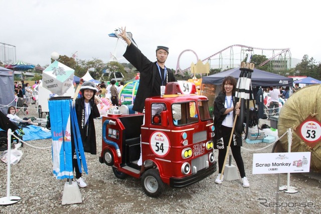 FRPの成形がきれいな消防車型カート:遊園地の乗り物を改造
