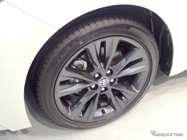 TURANZA T002（トヨタ・カローラ新型）