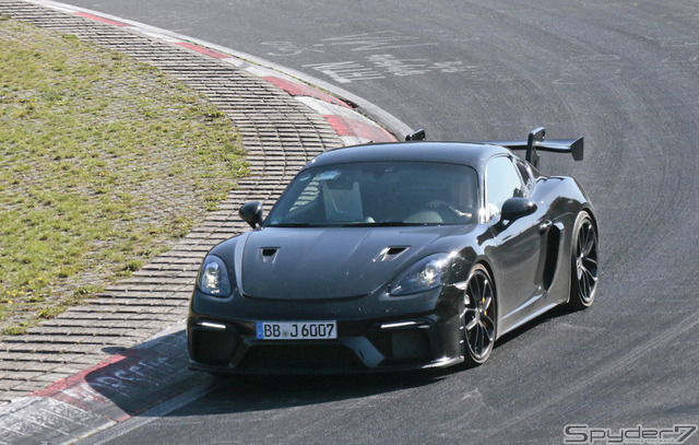 ポルシェ ケイマン GT4 RS 開発車両　スクープ写真