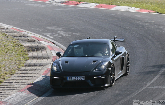 ポルシェ ケイマン GT4 RS 開発車両　スクープ写真