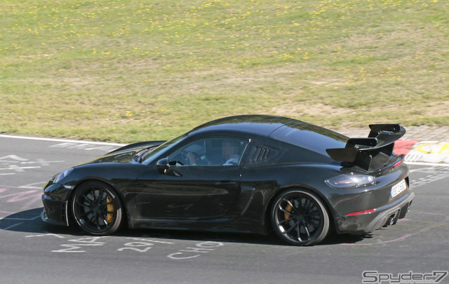 ポルシェ ケイマン GT4 RS 開発車両　スクープ写真