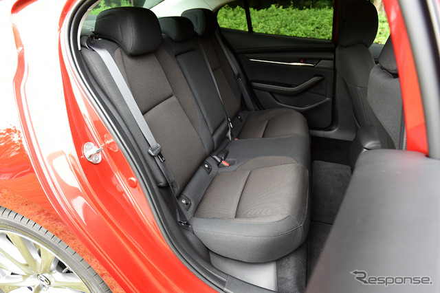 マツダ3 新型 セダン(SKYACTIV-D 1.8)