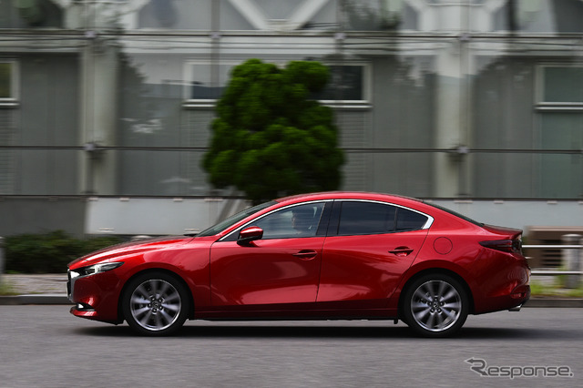 マツダ3 新型 セダン(SKYACTIV-D 1.8)