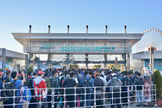 午前7:00のゲートオープンに合わせてファンが大集合