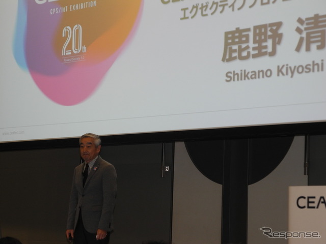 記者会見で挨拶するCEATEC実施協議会エグゼクティブプロデューサーの鹿野清氏