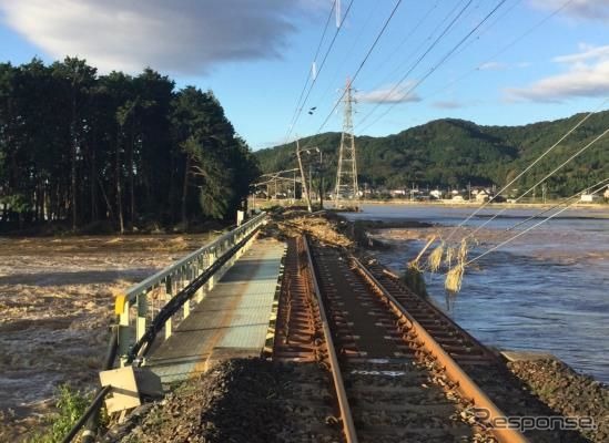 永野川橋梁の橋台背面が流出した両毛線大平下～栃木間。