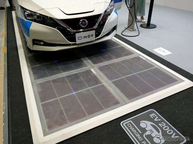 アモルファス型ソーラーパネルを使用した路面発電システム。車両が載っても十分な強度を確保した