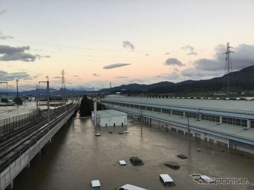 E7系やW7系などが浸水した長野新幹線車両センター。この影響で、北陸新幹線が全線復旧しても、運行本数は従来の5~6割程度になる見込み。