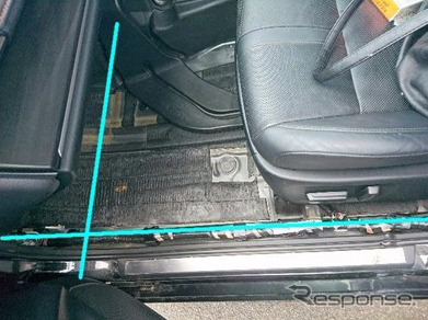 過去の水害車買取事例:2013年式クラウンハイブリッド。青いラインまで水没。修理見積もり150万円以上、タウ買取金額110万円