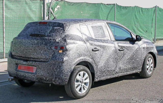 ダチア サンデロ 次期型 プロトタイプ スクープ写真